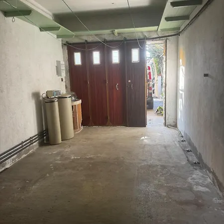 Avec Garage Apartment *